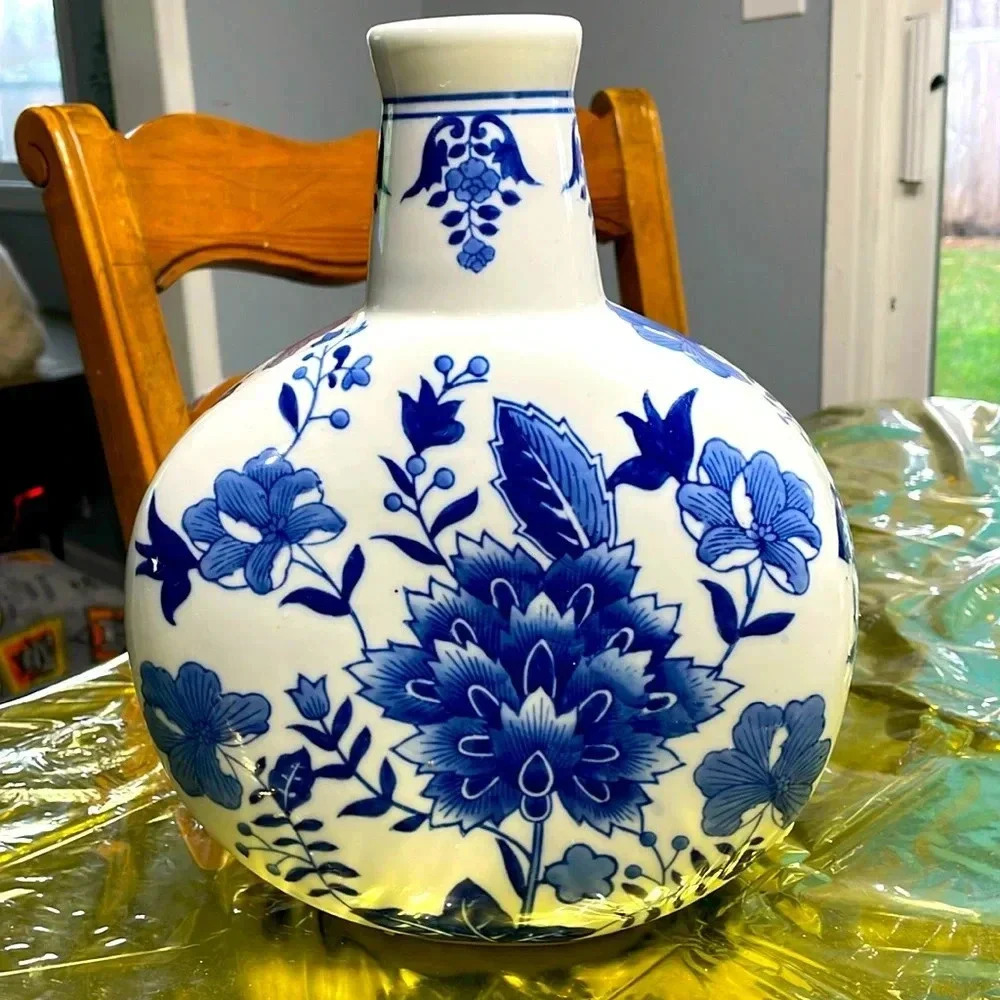 Vintage blue white chinoiserie potter vase